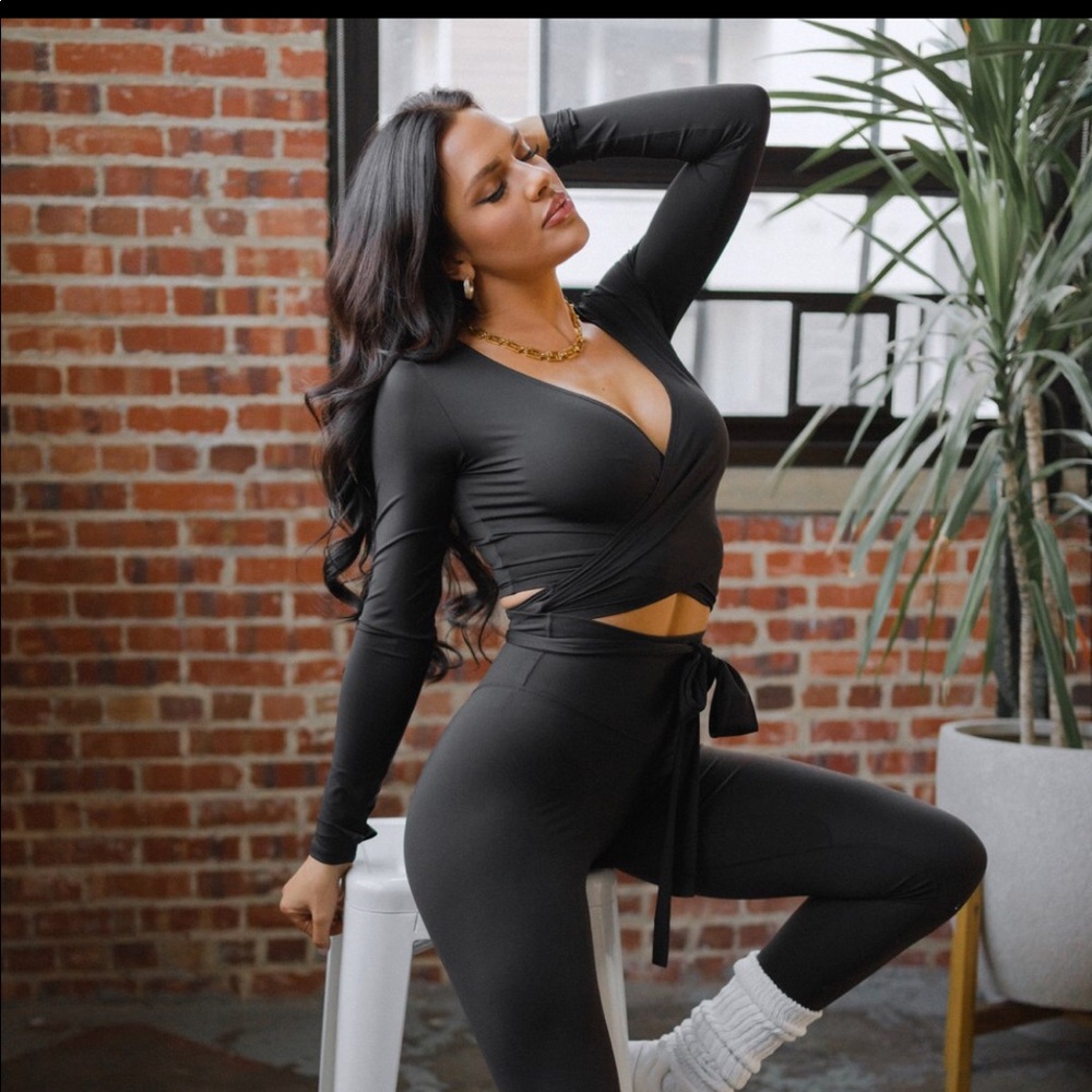 Dancer wrap top black M Balance Athletica crop